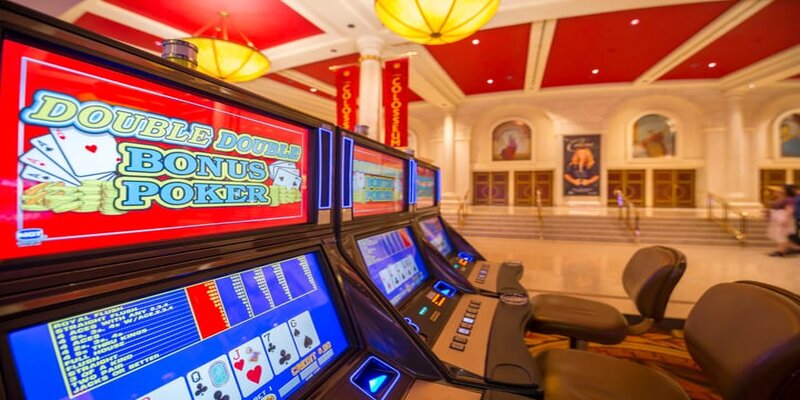 Video Poker: Giới thiệu về trò chơi kết hợp Poker và máy đánh bạc